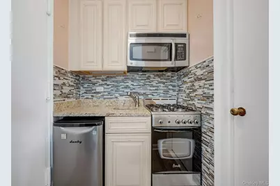 1 Stoneleigh Plaza #1T, Bronxville, NY 10708 - Photo 7