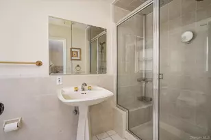 60 Ridge Dr, Plainview, NY 11803 - Photo 15