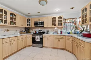 55 Harriet Ave, Hempstead, NY 11550 - Photo 13