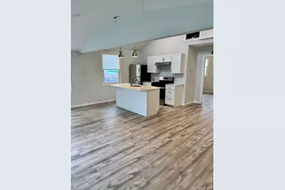 9 Greenwich Avenue, Bayville, NY 11709 - Photo 3