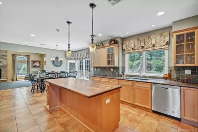 24 Charnwood Drive, Suffern, NY 10901 - Photo 17