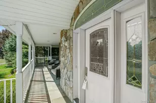 24 Charnwood Dr, Suffern, NY 10901 - Photo 11