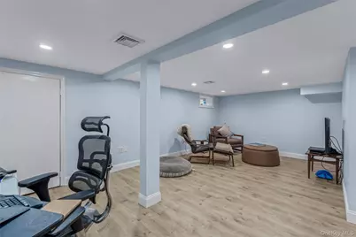 340 Manor Road, Douglaston, NY 11363 - Photo 19