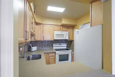 18L Hastings Court, Yorktown Heights, NY 10598 - Photo 7