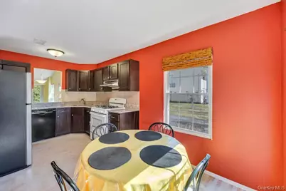 13 Mallard Path, Coram, NY 11727 - Photo 9