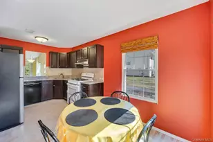 13 Mallard Path, Coram, NY 11727 - Photo 9