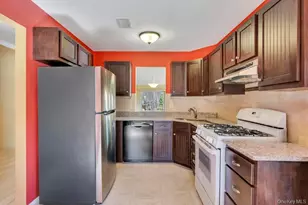 13 Mallard Path, Coram, NY 11727 - Photo 7