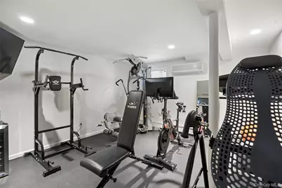 39 Cherry Lane, Syosset, NY 11791 - Photo 35