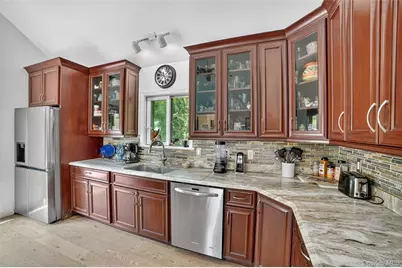 986 Cliff Avenue, Yorktown Heights, NY 10598 - Photo 9