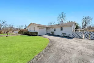 10 Sutton Pl, Ronkonkoma, NY 11779 - Photo 9