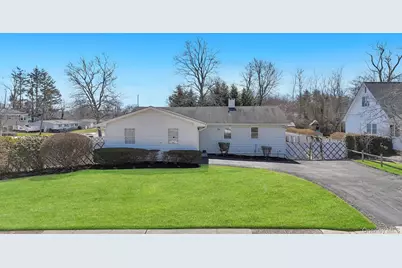 10 Sutton Place, Ronkonkoma, NY 11779 - Photo 1