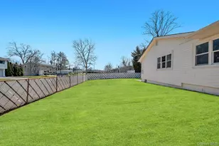 10 Sutton Pl, Ronkonkoma, NY 11779 - Photo 15