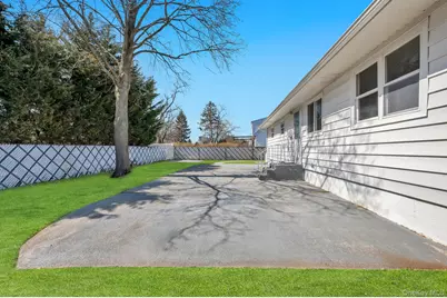 10 Sutton Place, Ronkonkoma, NY 11779 - Photo 17