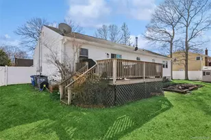 19 Flintlock Dr, Shirley, NY 11967 - Photo 5