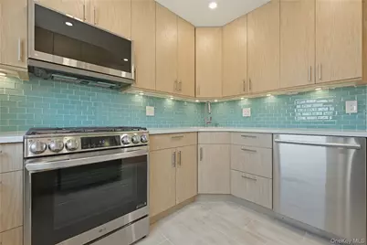 260-55 Union Turnpike #B, Glen Oaks, NY 11004 - Photo 9