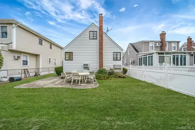 81 Landau Avenue, Elmont, NY 11003 - Photo 17