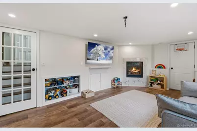 34 Foxwood Drive E, Huntington Station, NY 11746 - Photo 21
