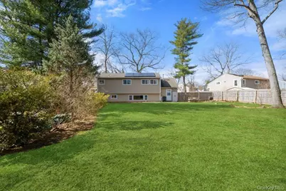 34 Foxwood Drive E, Huntington Station, NY 11746 - Photo 29