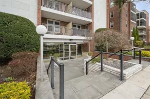 110 Brooklyn Ave, Freeport, NY 11520 - Photo 9