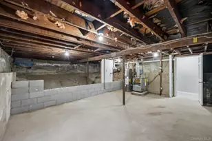 33 E Cherry St, Central Islip, NY 11722 - Photo 31