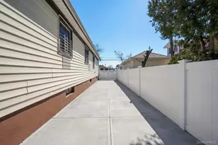 144-50 227th St, Springfield Gardens, NY 11413 - Photo 31