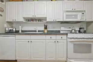 112 Noel Dr, Centereach, NY 11720 - Photo 5