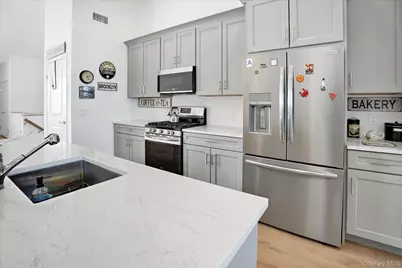 272 Silver Timber Drive, Yaphank, NY 11980 - Photo 7