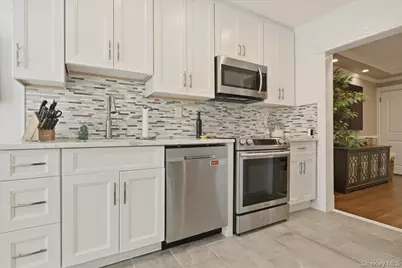 17 Meadow Street, Garden City, NY 11530 - Photo 11