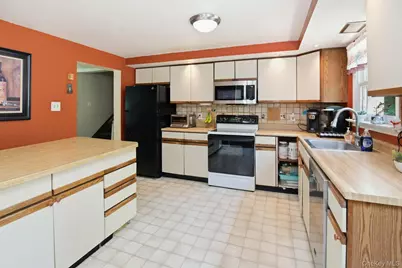 19 Taurat Place, Mahopac, NY 10541 - Photo 7