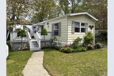 525/82 Riverleigh, Riverhead, NY 11901 - Photo 1
