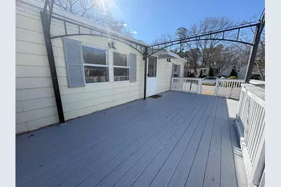 525/82 Riverleigh, Riverhead, NY 11901 - Photo 3