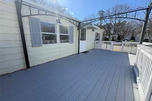 525/82 Riverleigh, Riverhead, NY 11901 - Photo 3
