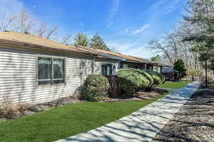 864 Skyline Dr, Coram, NY 11727 - Photo 3