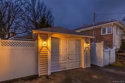 2632 Montauk Avenue, Merrick, NY 11566 - Photo 27