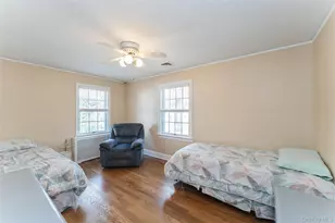 24 Welwyn Rd, Great Neck, NY 11021 - Photo 17