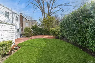 24 Welwyn Road, Great Neck, NY 11021 - Photo 23