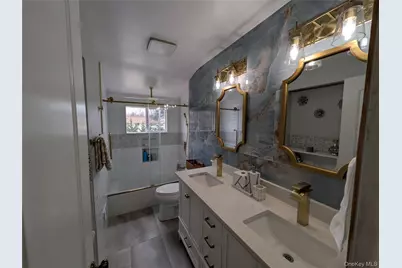 86 New Highway, Commack, NY 11725 - Photo 13