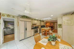 33 Peachtree Ln, Mount Sinai, NY 11766 - Photo 9