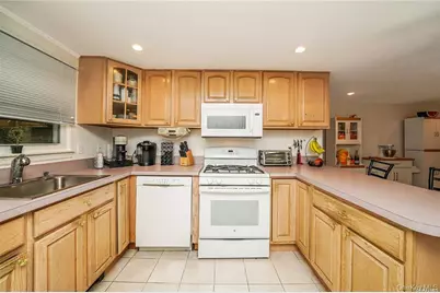 33 Peachtree Lane, Mount Sinai, NY 11766 - Photo 21