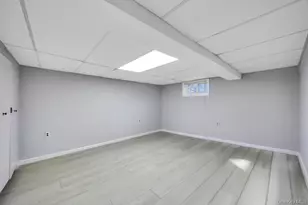 30 Andover Ln, Hicksville, NY 11801 - Photo 33