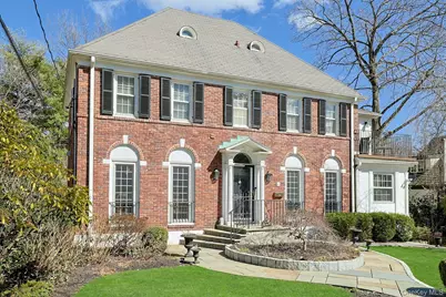 81 Oxford Road, New Rochelle, NY 10804 - Photo 3