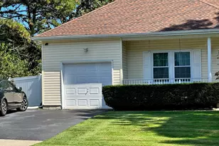 15 Timber Ridge Dr, Coram, NY 11727 - Photo 3