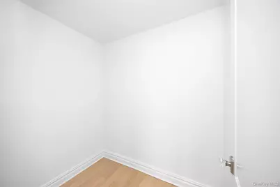 10-42 Utopia Parkway, Whitestone, NY 11357 - Photo 23