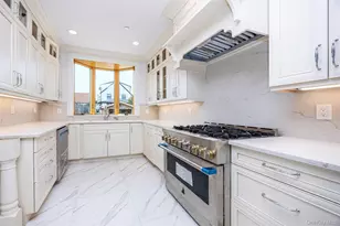 10-42 Utopia Pkwy, Whitestone, NY 11357 - Photo 15