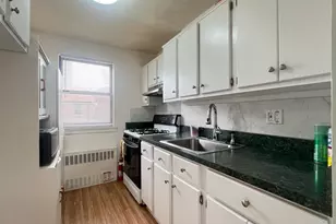 196-17 73rd Ave, Fresh Meadows, NY 11365 - Photo 7