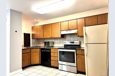 11 Livingston Manor #11, Dobbs Ferry, NY 10522 - Photo 7