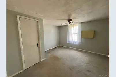 647 S Drury Lane, Rock Tavern, NY 12549 - Photo 15