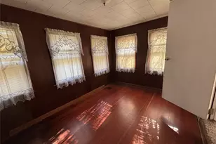 647 S Drury Ln, Rock Tavern, NY 12549 - Photo 5