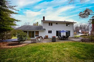 42 Thornwood Dr, Poughkeepsie, NY 12603 - Photo 3