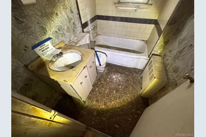 58 Roosevelt Place, Island Park, NY 11558 - Photo 13